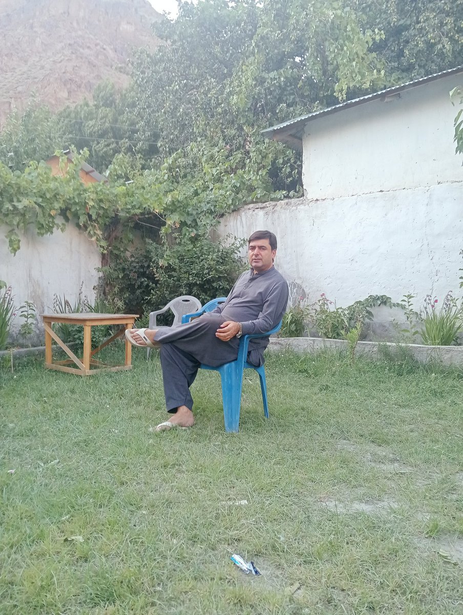 IsrarAhmedPK's tweet photo. In the midst of mountains and greenery, time slows down and the soul finds peace in the green embrace...somewhere in #UpperChitral https://t.co/1z614Sn80c