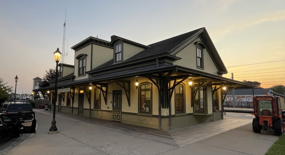 EnergyRI's tweet image. Project Completion Announcement! OER is excited to share that the Lead By Example team, in collaboration with the RI Department of Transportation (RIDOT), has converted 100% of the lighting at the historic Kingston Train Station to LEDs.

LED lights produce equal or greater…