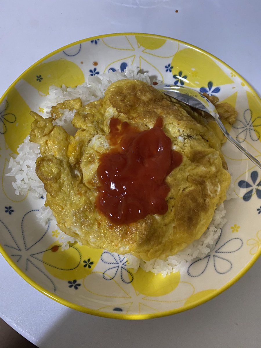 doubledownx8's tweet photo. ข้าวไข่เจียว มื้อประหยัด https://t.co/pZL5JLWtDS