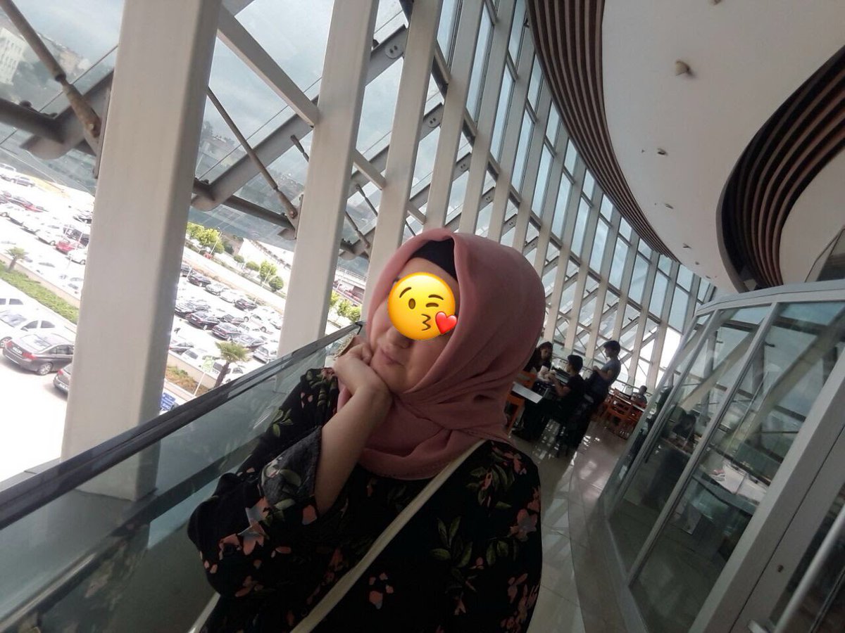 **En büyük demlik, İNSANın yüreğidir...**  
Acıyı, mutluluğu içinde demler, harmanlar.  
Ne olursa olsun, gerçek marifet;  
Yüreğin süzgecinden geçenleri,  
Bir tebessümle İNSANlığa sunmaktır.  
Çünkü hayat, sevgiyle demlenir,  
Ve bir gülümsemeyle güzelleşir...
#GÜLÜMSE 
🌹🦋🥰