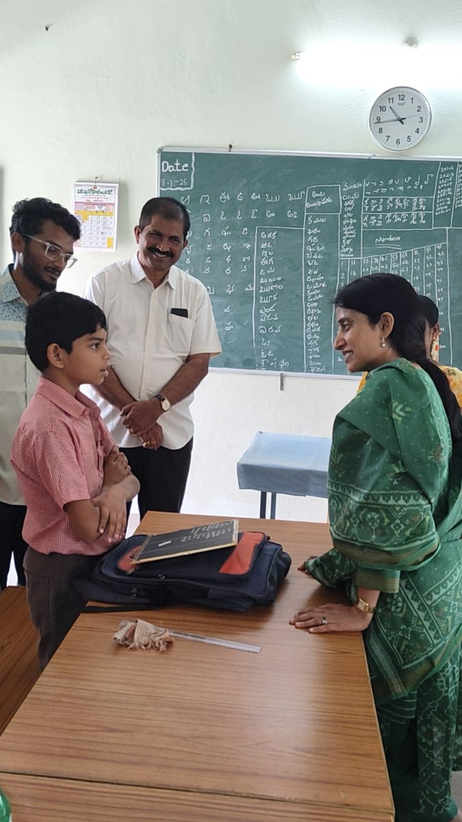 BharathiReddyYS's tweet image. Yesterday, on YSR Mama Garu’s 76th birth anniversary, I had a heartwarming interaction with the students of Venkatappa Memorial School in Pulivendula. Their energy, discipline, and dreams truly reflect the values Mama stood for.
#YSR #Pulivendula #Education #YSJagan #YSRLivesOn