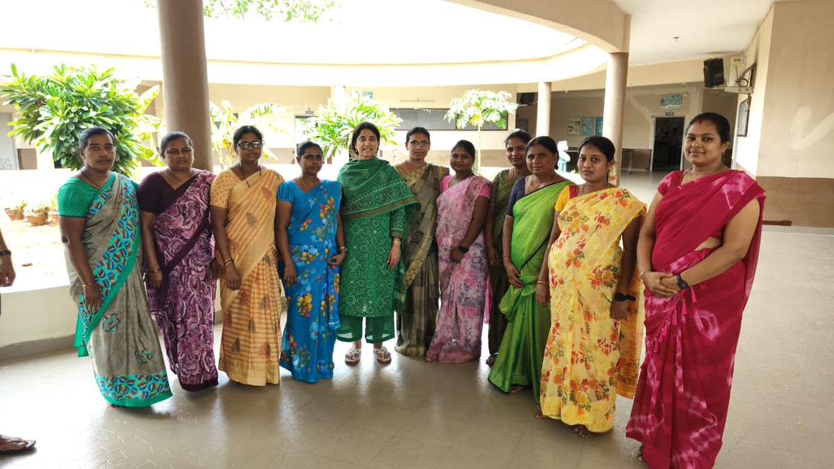 BharathiReddyYS's tweet image. Yesterday, on YSR Mama Garu’s 76th birth anniversary, I had a heartwarming interaction with the students of Venkatappa Memorial School in Pulivendula. Their energy, discipline, and dreams truly reflect the values Mama stood for.
#YSR #Pulivendula #Education #YSJagan #YSRLivesOn