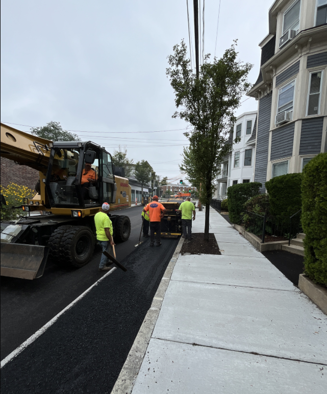 Crews are topping the Lower Summer Street Cycle Track today bringing it to final grade. 🚲