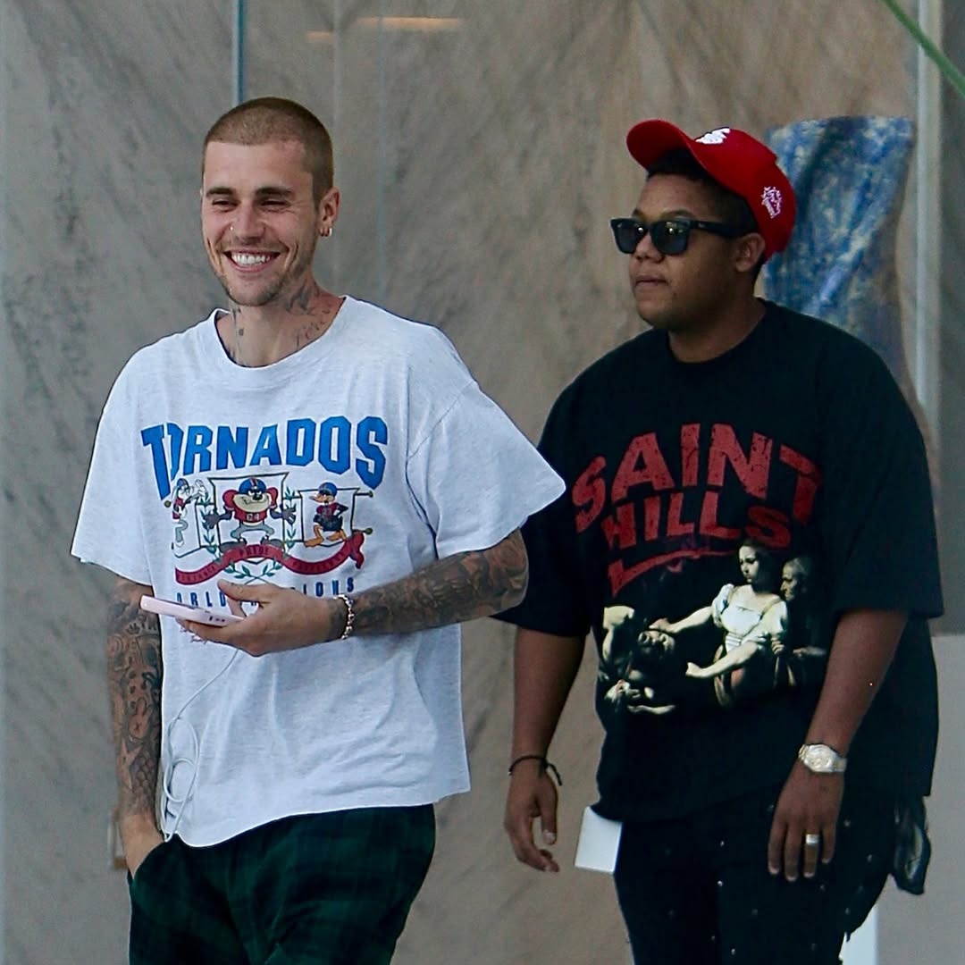 thegala21's tweet image. Justin Bieber shared a post on Instagram Stories alongside friends and Kyle Massey, former That’s So Raven star.
Massey has faced legal charges for sexually harassing a 4-year-old and sending illegal explicit content.