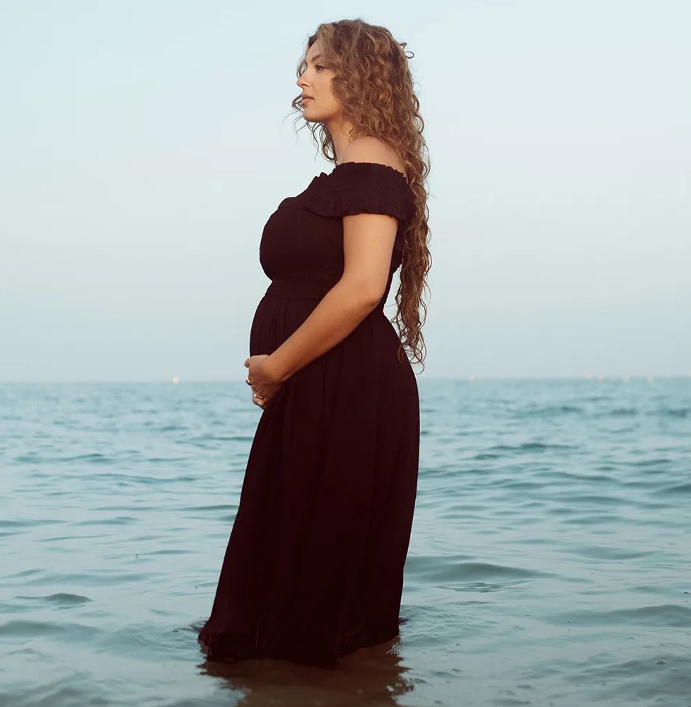 BuzzingPop's tweet photo. Tori Kelly is pregnant with her first child. https://t.co/26KWoCv2MV