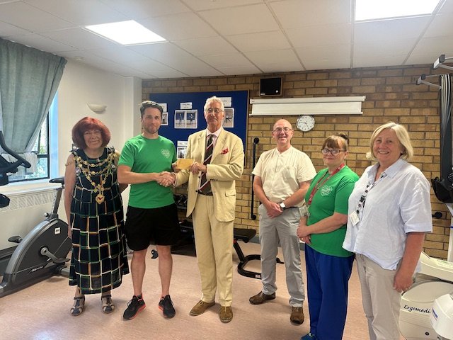 It was a privilege to present Mr. Peter Heathcote’s fundraising efforts to the cardiac rehabilitation team at St. Woolos Hospital. His outstanding contribution of over £2,000 will support the purchase of a new ECG machine, benefiting hundreds of patients each year. ❤️