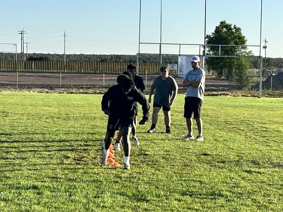 ChandlerPrep_FB's tweet image. Practice 6 was crisp! One more opportunity today to get better #BeTheStandard