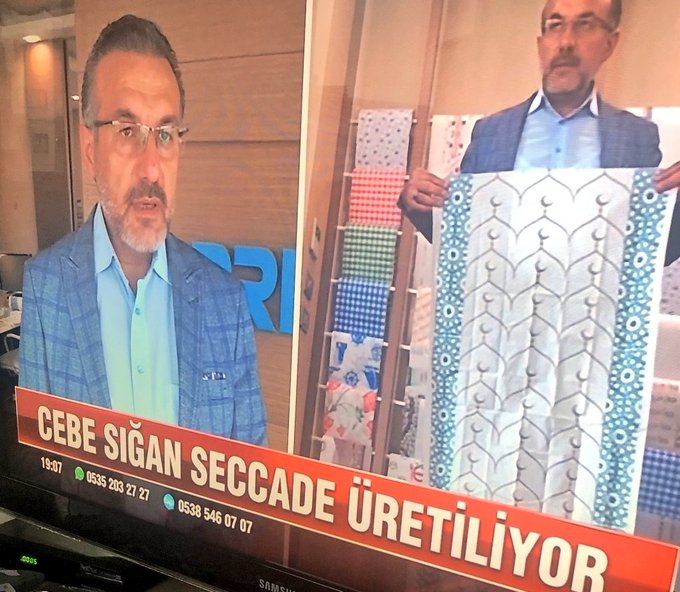 Samsung ve Huawei tablete dönüşen telefonlar üretirken, biz de cebe sığan seccade üretiyoruz.