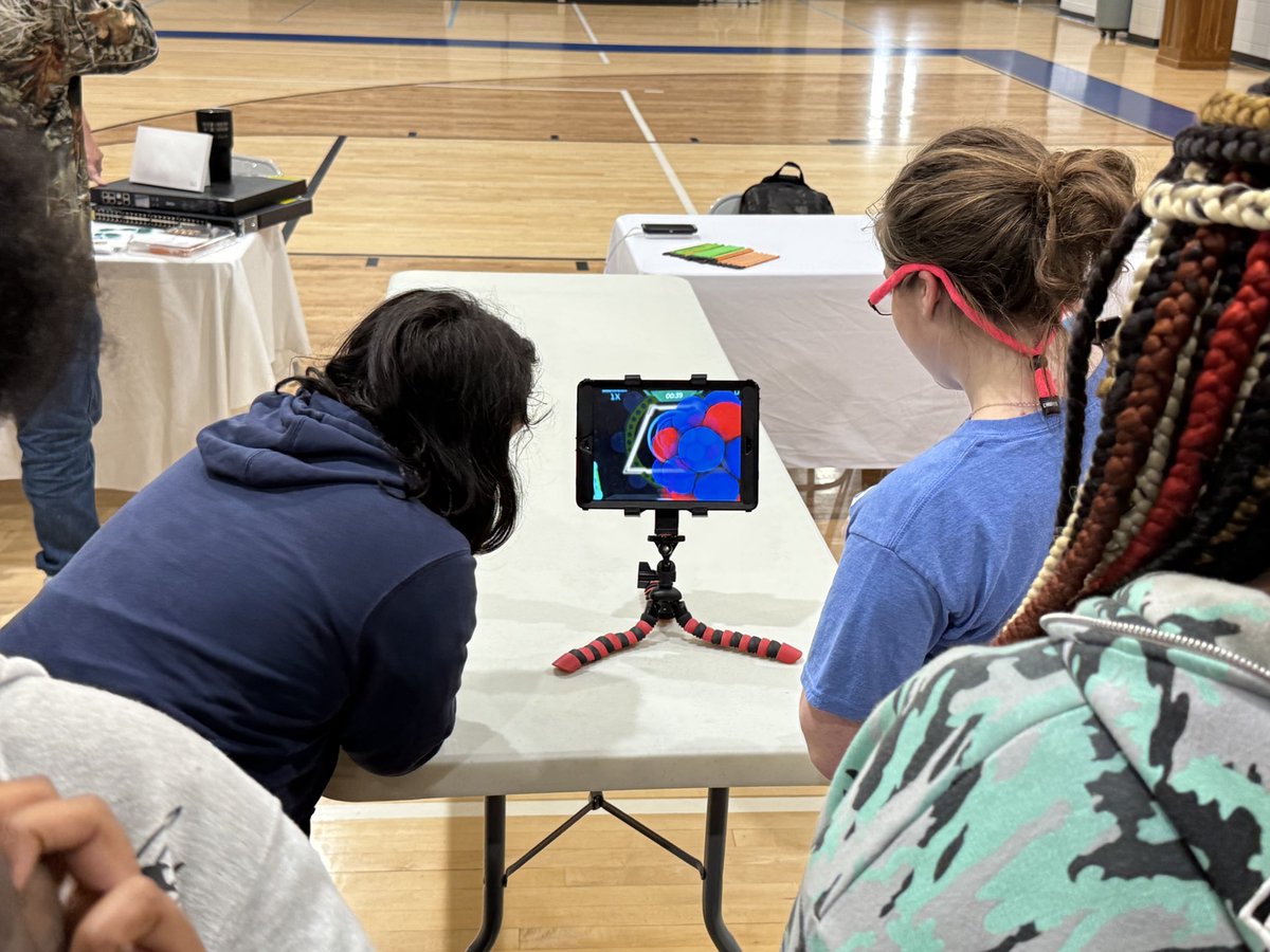 SouthernNuclear's tweet image. Future energy leaders in action! ⚡️ Students at Burke County Middle School got hands-on with #nuclear science through our VR game Atom Beats! ⚛️
#STEMEducation #NuclearScience #SouthernNuclear #NuclearEnergy #VR #VirtualRealityGame