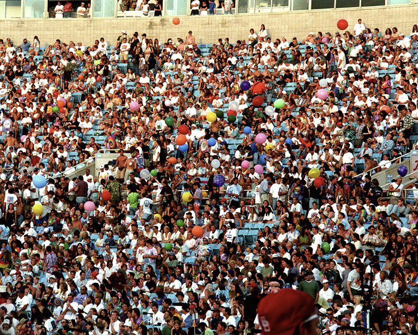 GratefulDead's tweet image. One good ride from start to end 🌹
Thirty years ago today, the Dead played their final show at Soldier Field in Chicago. The second of a two-night stint, the show concluded after two sets with two encores: “Black Muddy River” and “Box of Rain.”
Photos from the run by…