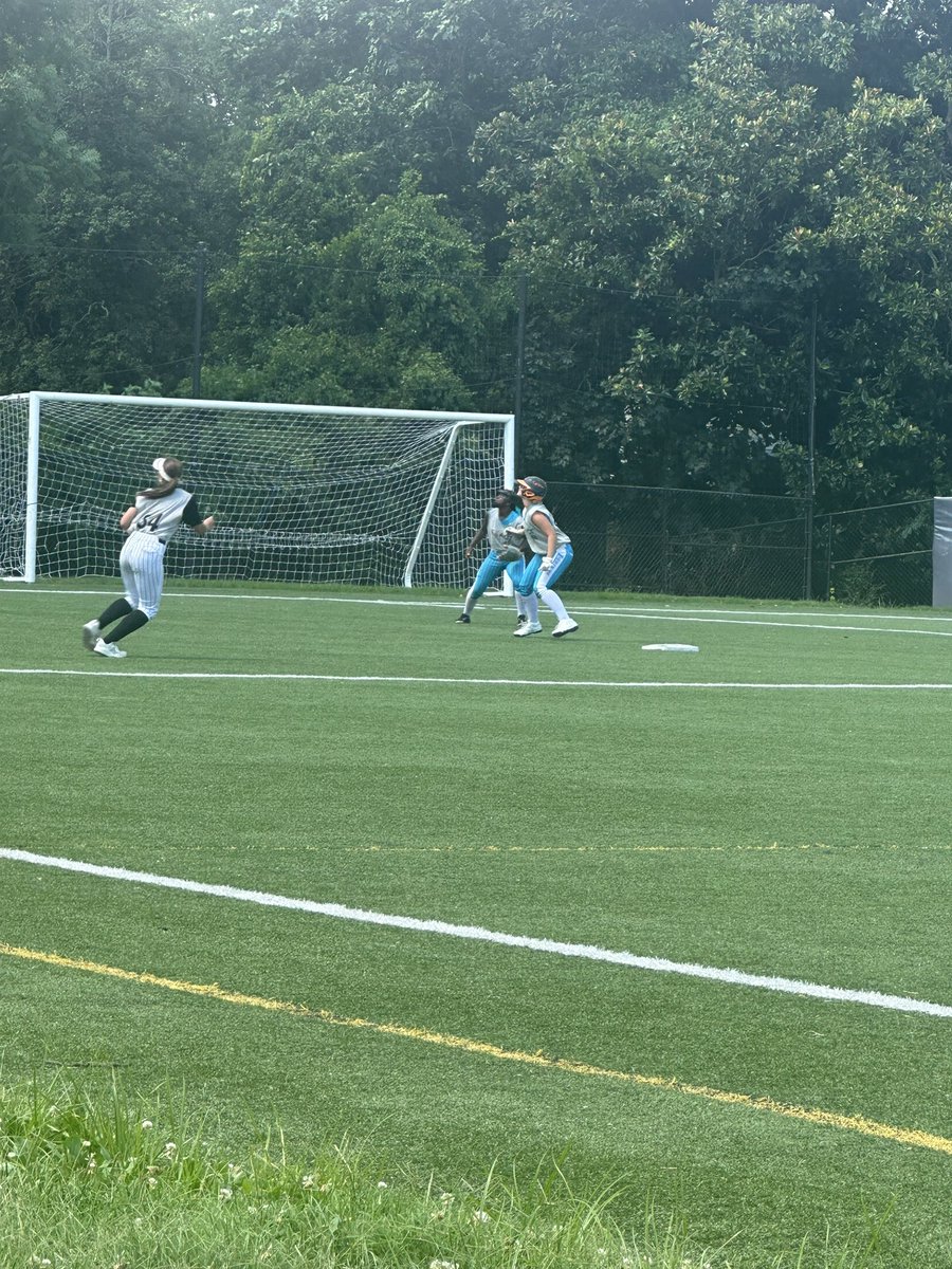 AmaniB28's tweet photo. I had an amazing time at the Exact Sports Camp @EXACTSports yesterday. Thank you to the coaches and other players that made the day special. We powered through the heat and made the best out of a good day @chris_stelma @UMESHawksSB @PrepSoftball @PeacockSoftball @CCBCCardsSports https://t.co/UW3evW8bc9