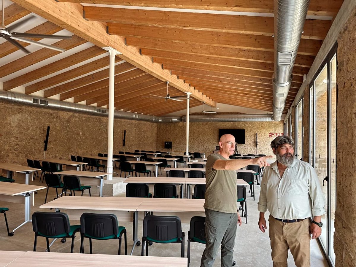 🎉Hoy hemos inaugurado la nueva sala multifuncional del refugio de Galatzó.

💚Un nuevo espacio habilitado de 266 m2 que servirá para celebrar actividades relacionadas con la cultura y el medio ambiente.

💚Un espacio al que hemos dado vida y un uso útil.