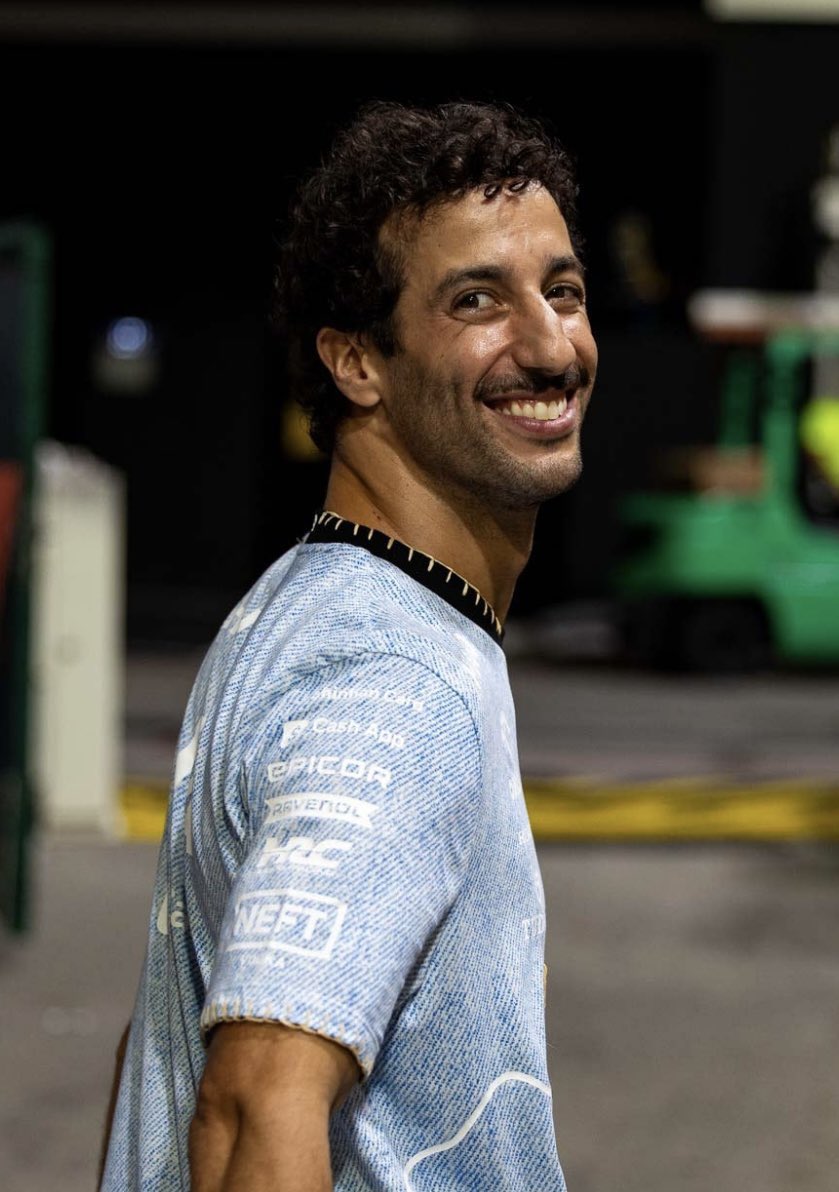 MAXIEL333_'s tweet photo. “Horners pet” but he made him have a mental breakdown in Singapore. 

Bro cried, couldn’t say goodbye properly to the sport he gave so much too, never had a proper farewell. 

This was the last picture they took of him around 2am when he finally left. https://t.co/sXV7B9mkSX