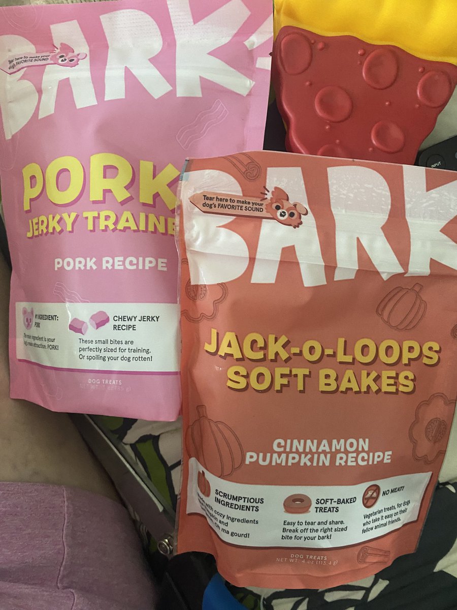 Countrylover129's tweet photo. Marine got his bark box today lol of course Diva gets treats too @Baldassano @FigmentFL @biga614 @YeahitsDon https://t.co/WrPjOOemPz