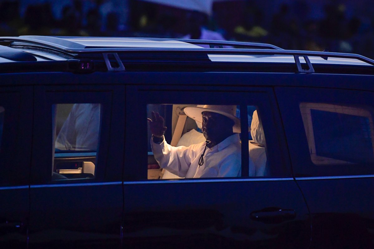 StateHouseUg's tweet image. 📸 President Museveni concludes an activity-packed day, from Nakasero to Kisanje, via Entebbe, Kitooro, to Makindye, and finally back to Nakasero.