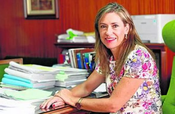 X me ha eliminado este post así que lo vuelvo a poner. 

Esta es María Lourdes del Río, la jueza titular del Juzgado de Instrucción nº1 de Cádiz que ha metido en prisión a nuestro compañero de la huelga del metal, imponiéndole una fianza de 40.000 euros.