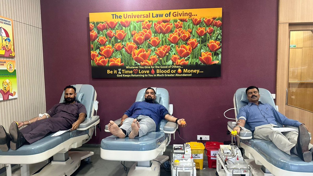 dhruman39's tweet photo. Donate #blood &
Witness #miracles!
This was my 30th voluntary #blooddonation !😘
Kudos to My #driver Dalpatbhai, who donated it for the #firsttime in #life !👏👏
#blooddonor #RedCross
#redcrossindia
#redcrossvolunteers #blooddonorssavelives #blooddonor #SaveLife #ahmadabad https://t.co/bhJMHeR9rk