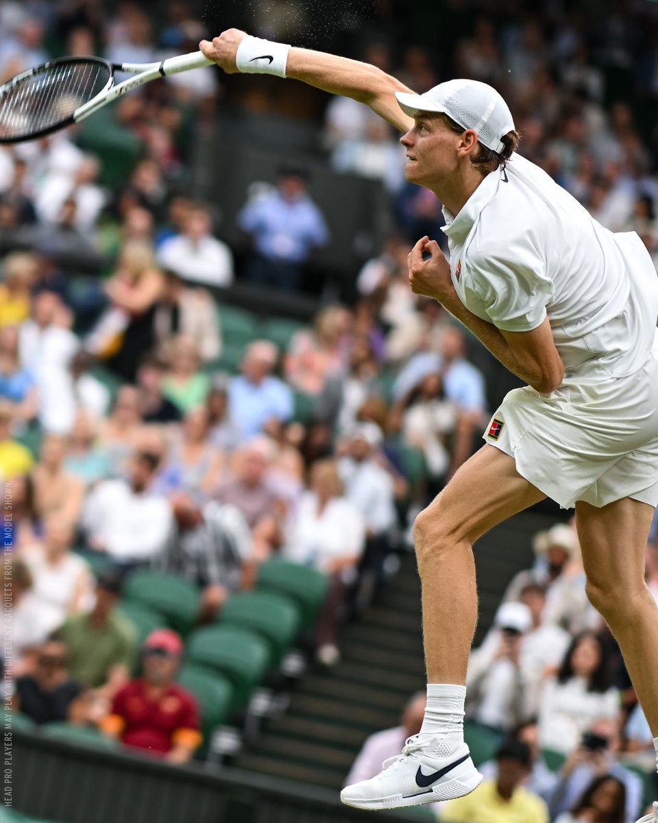 head_tennis's tweet image. Jumping into the semi-finals!⚡
Jannik Sinner defeated Ben Shelton in straight sets and qualified for the semis in London for the second time in his career ✔️
#TeamHEAD