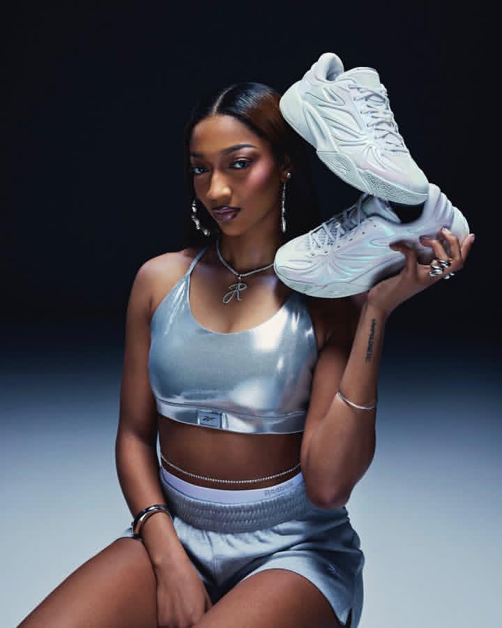 LaceLounge's tweet image. Reebok unveils her first signature shoe, the Angel Reese 1 😇

She’s now the 4th active WNBA player with a sig sneaker and only the 2nd woman ever with Reebok 👏

Launching in 2026 in the “Diamond Dust” colorway 💎
Y’all rocking with these?

#AngelReese #Reebok #WNBA #DiamondDust