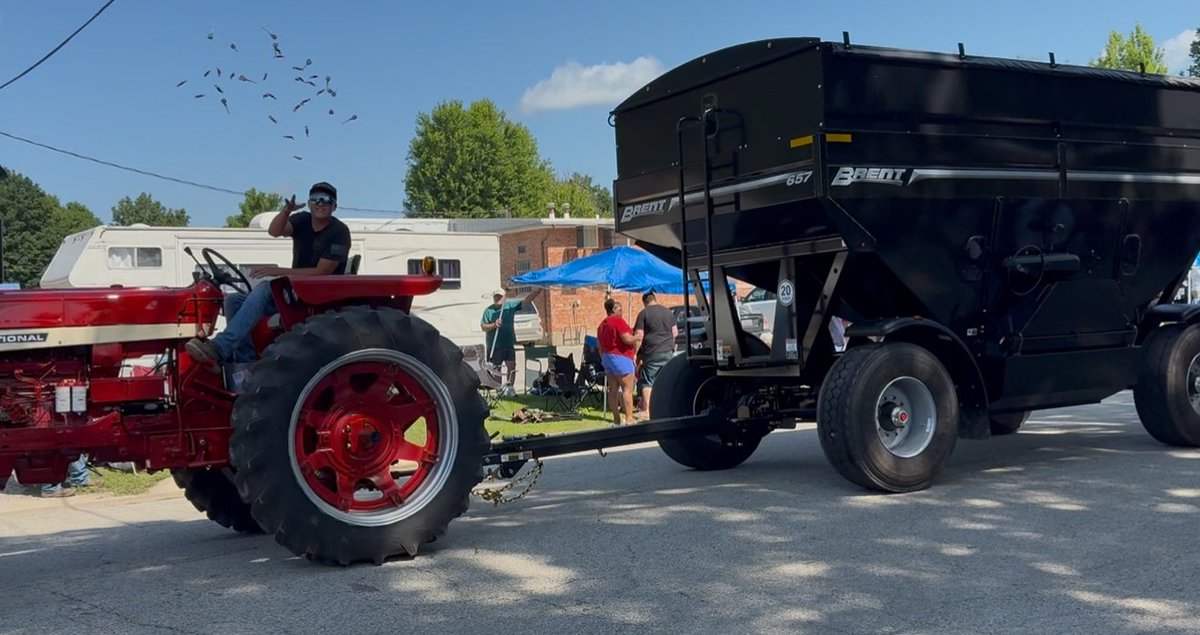 UnverferthMfg's tweet image. Last Friday we celebrated the annual Shell Rock, IA 4th of July parade. Several coworkers & friends piloted our products through showcasing the quality & variety of equipment we offer. Thanks to everyone who make the Shell Rock 4th celebration a growing success! #July4th