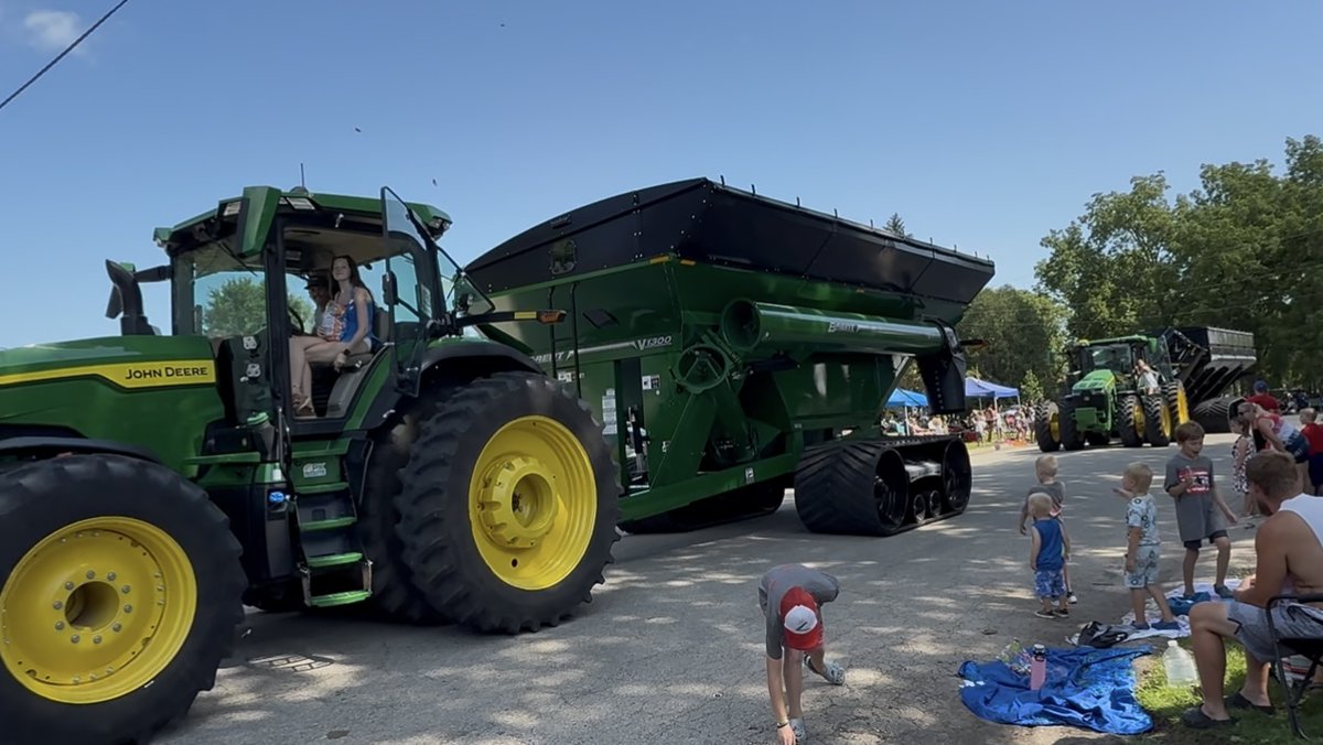 UnverferthMfg's tweet image. Last Friday we celebrated the annual Shell Rock, IA 4th of July parade. Several coworkers & friends piloted our products through showcasing the quality & variety of equipment we offer. Thanks to everyone who make the Shell Rock 4th celebration a growing success! #July4th