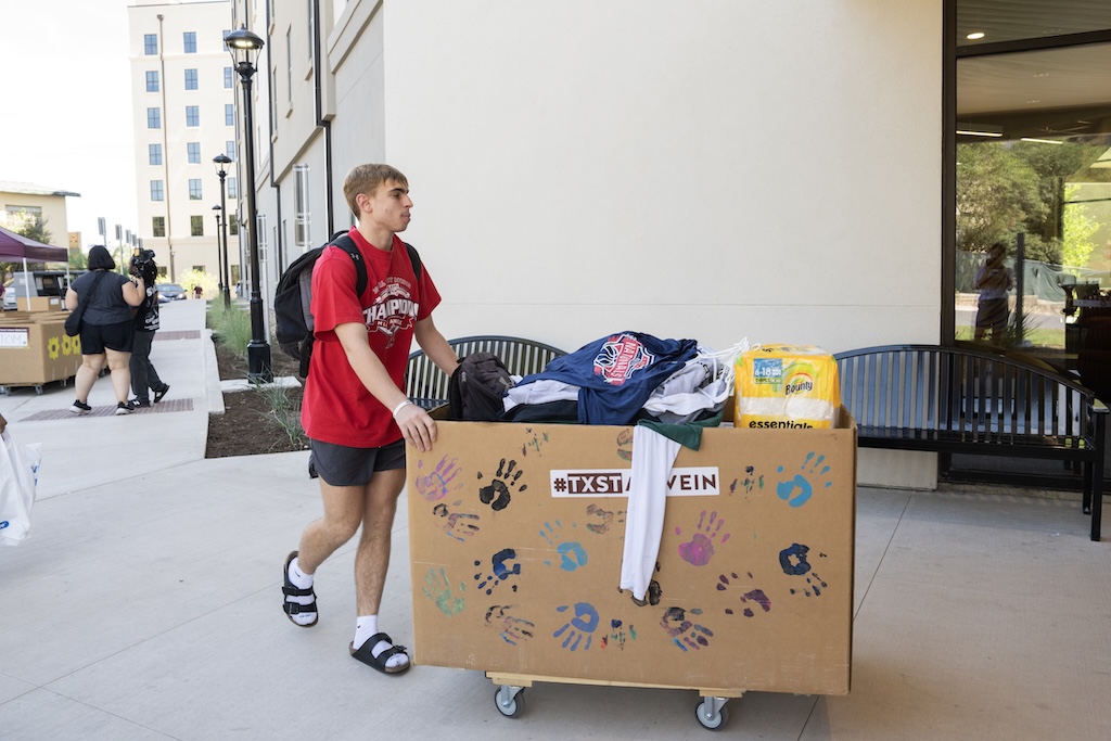 TXSTAdmissions's tweet image. Move-in weekend kicks off August 16! Are you ready, #TXST29? 

Find all your packing info and must-haves on the #TXST move-in website. reslife.txst.edu/move-in-out.ht…