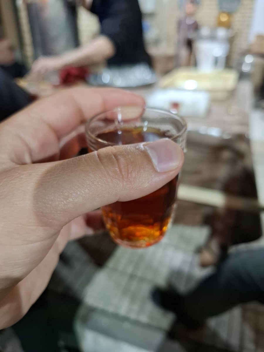 Hajpichkak's tweet image. چایی روضه هم مثل اشک، درمانه...
یه فنجون ازش کافیه تا دلت آروم بشه،
تا بفهمی هنوزم حسین(ع) مهمونهی خونهته...
نه طلا داره، نه عطر خاص...
ولی یه جرعهش میتونه دنیا رو عوض کنه!
#حب_الحسین_یجمعنا
#مرز_خسروی