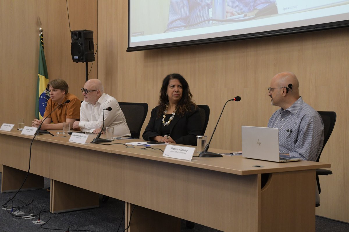 UCStoneCenter's tweet image. The June 2025 Summer School on Socioeconomic Opportunity and Inequality held in Brasília, Brazil brought together early-career scholars for a week of lectures, student presentations, and collaborative exchange to build a global community for inequality research.
Organized by…