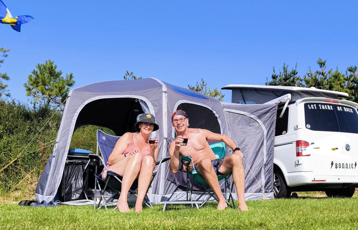 ste6719lisa's tweet image. Cornwall, sunshine, Jack Daniels,not bad for a Wednesday