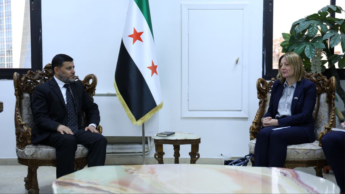 SyrMOfj's tweet image. استقبل النائب العام في الجمهورية العربية السورية السيد "حسان التربة" القائمة بأعمال السفارة السويدية السيدة "جيسيكا سفاردستورم"، وذلك في إطار تعزيز التعاون بين النيابة العامة في سوريا ودولة السويد.
جرى خلال اللقاء بحث سبل دعم التعاون المشترك بين سوريا والسويد على مستوى الادعاء…