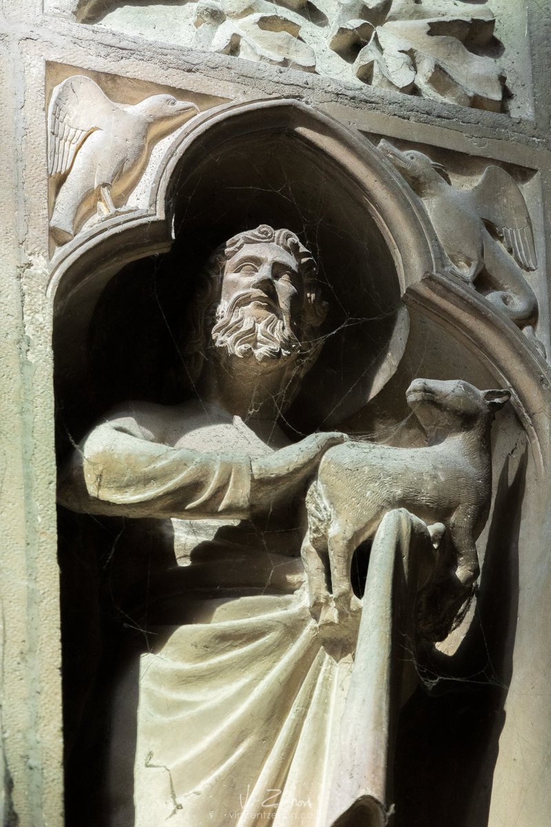 saint Jean-Baptiste présentant l'Agneau de Dieu

©vincentzenon.com

« Agnus Dei, qui tollis peccata mundi, miserere nobis. »

#photographedupatrimoine #heritagephotography #reims