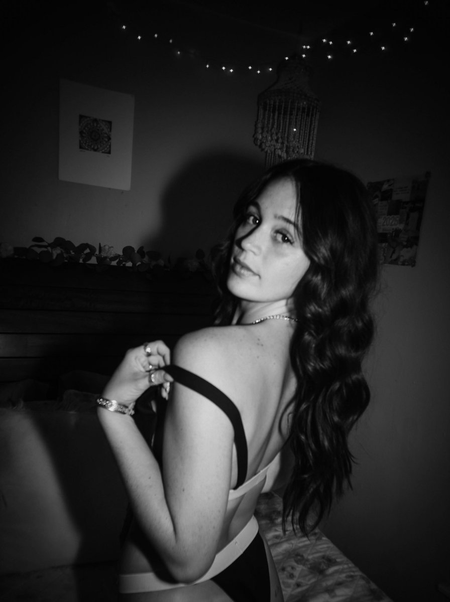 rxedijxe's tweet photo. the divine feminine https://t.co/xGSG0gHRyP