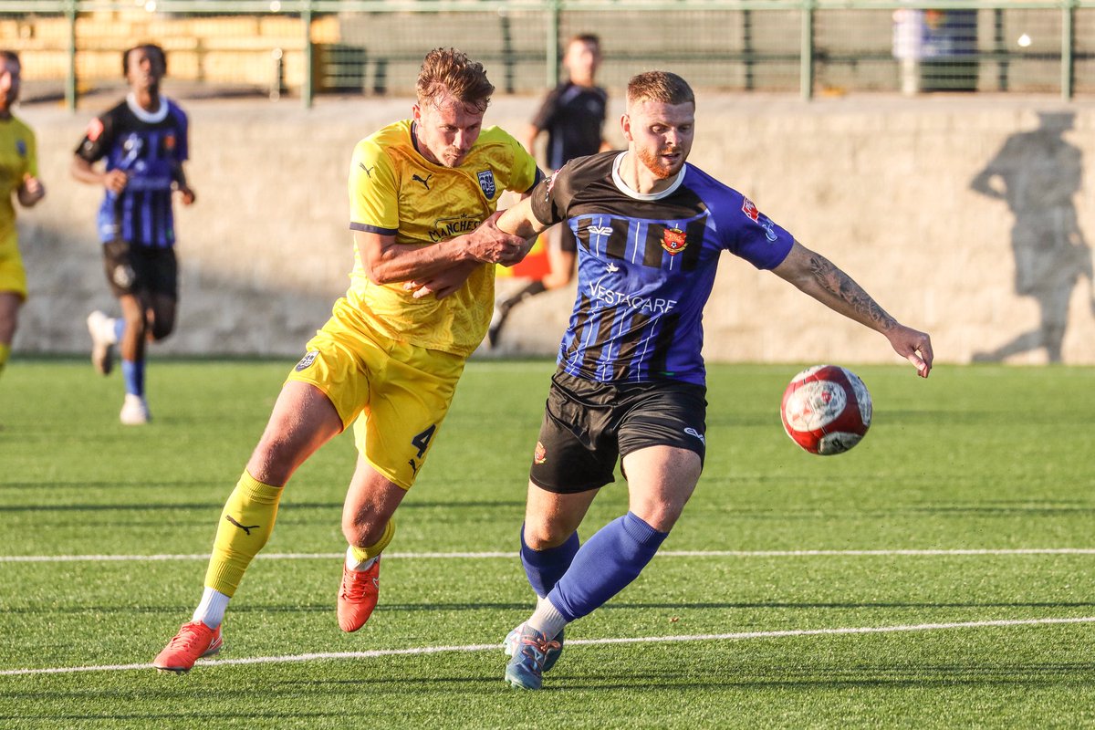 Jamie_Ross03's tweet image. ☀️📸 | Pre-Season continued with some nice lighting last night as @AvroFC hosted @radcliffeboro