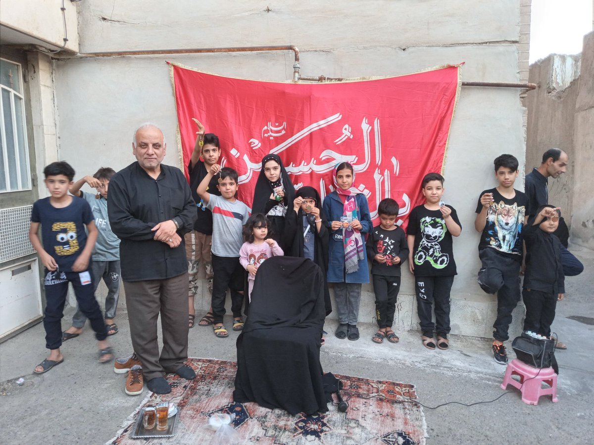 akhondit8's tweet image. ما بچههامون با پرچم "یاحسین" قد میکشند...
#حب_الحسین_یجمعنا
#لشکر_حسینی