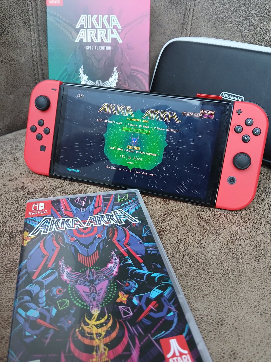 sir_top_and_hat's tweet photo. It's time to get out the Big Guns for #OnecreditWednesday πͺ
AKKA ARRA the #arcade prototype brought back to life β€οΈ
Jeff minter requires no introduction - for this Pure 80's arcade bliss!
50 psychedelic action packed levels await...
As I chain together combos for high score! https://t.co/oP9BfB6iBS