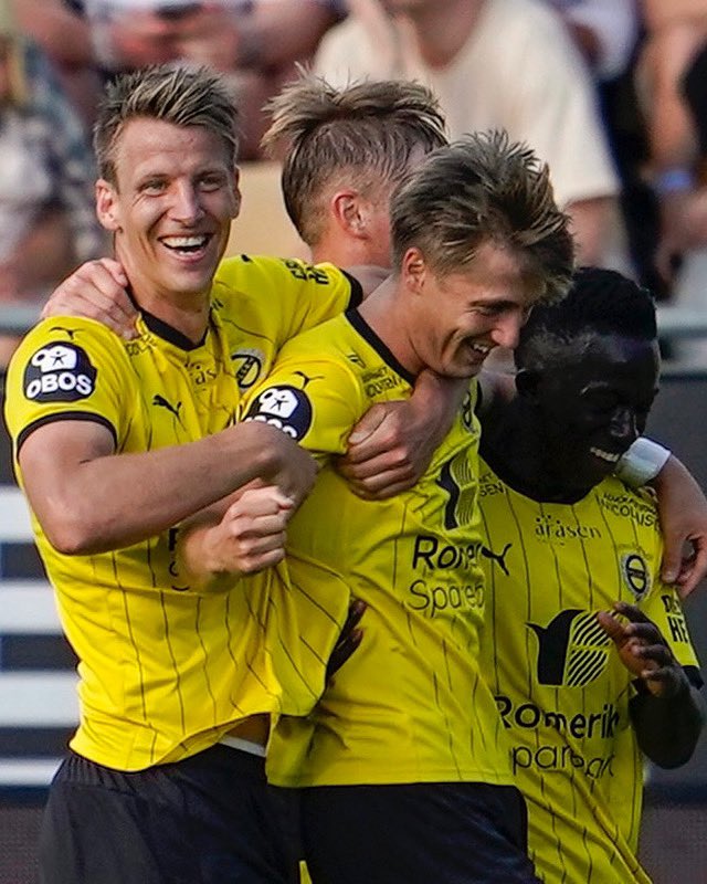 NorgesFotballforbund (@nff_info) on Twitter photo Vi gratulerer <a href="/LillestromSK/">Lillestrøm SK</a> så mye med 2-0-seier over Kristiansund og dermed plass i cupfinalen👏 Se Sarpsborg 08 mot Viking i den andre semifinalen på NRK nå! Vi gratulerer <a href="/LillestromSK/">Lillestrøm SK</a> så mye med 2-0-seier over Kristiansund og dermed plass i cupfinalen👏 Se Sarpsborg 08 mot Viking i den andre semifinalen på NRK nå!
