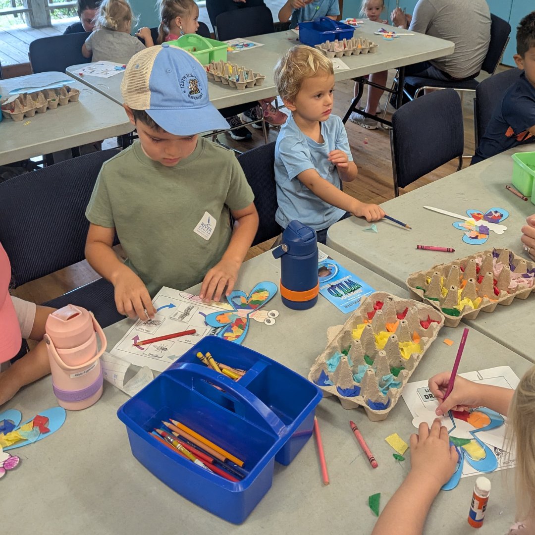 LoxRiverCenter's tweet image. Summer is FLYING by! We celebrated flying insects at Blooming in the Garden, learning about dragonflies and making suncatchers. Can&apos;t wait for next month&apos;s soil exploration! 🌼🦋 #BloomingInTheGarden #NatureFun #FamilyActivities