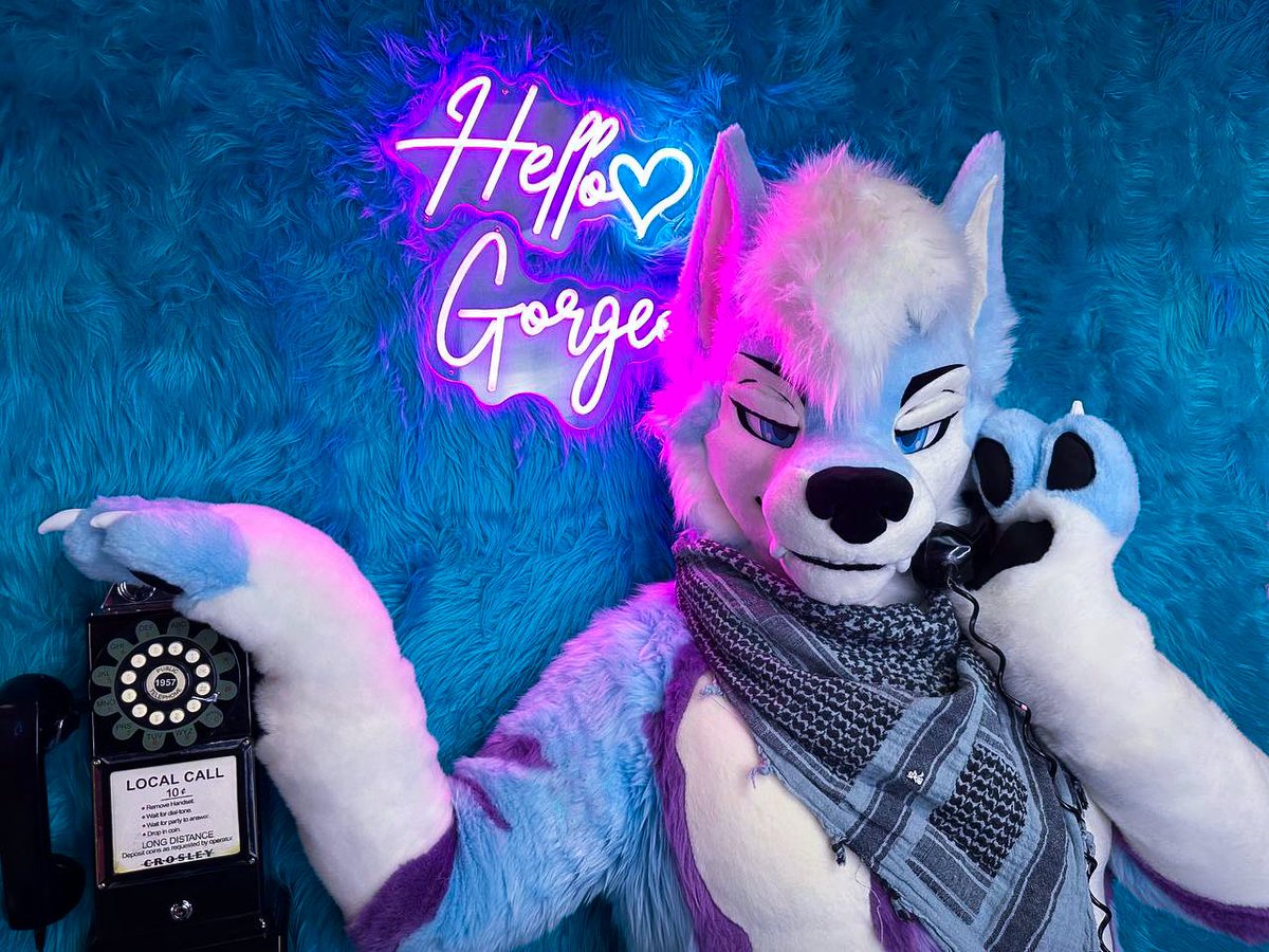 bluehuskybutt's tweet image. Darling~ flattery will get you everywhere 💕