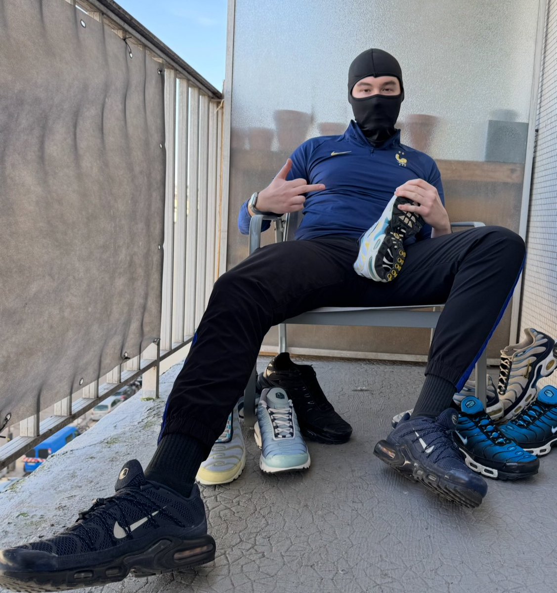 C simple wsh… viens entre mes cuisses NOW ! Wallahhhh maintenant tu restes là jusqu’à ce que je décide que j’en peux plus 😮🍆💦💦Ça pourrait être dans quelques heures ou même dans quelques jours 📆 Assume ta place ! Le Boss a des idées en tête pour toi ce soir 👟💦🚽🧦👃🏻😈🥵