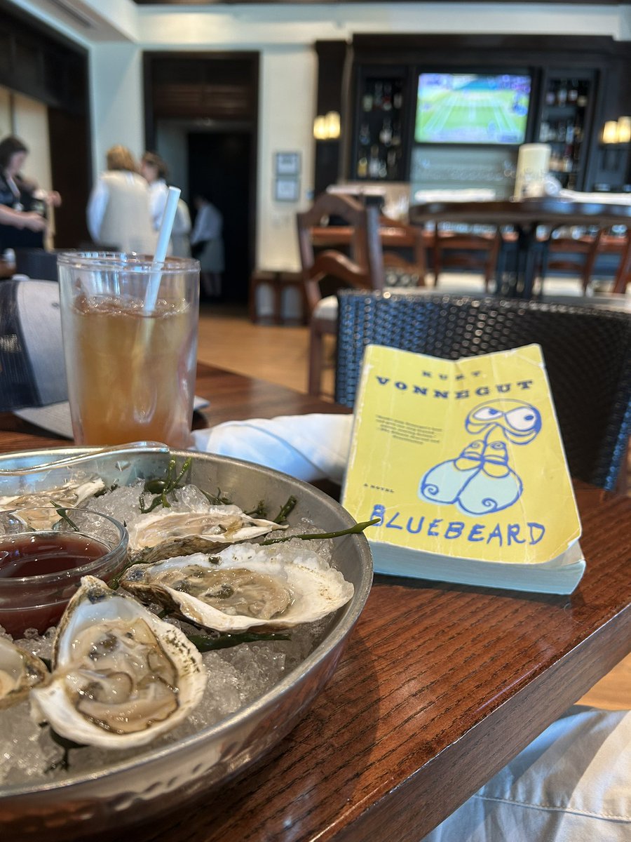 tomsegal's tweet image. Oysters. Arnold Palmer. Kurt. Wimbledon. This is living.
(Bluebeard remains a must-read for anyone who fancies themself a serious collector).