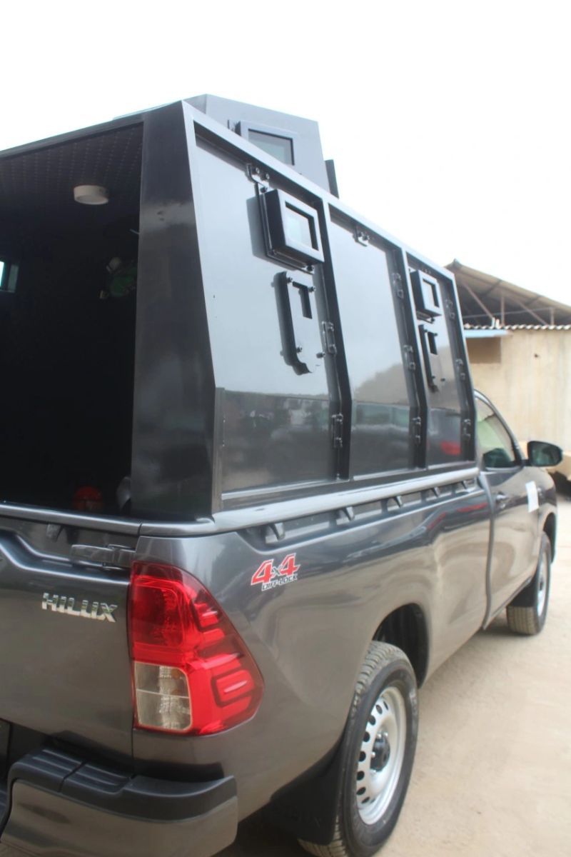 FarooqB90714421's tweet image. Babus finally installed Turret (with small view ports) on Armoured Hilux. Batch for Punjab Police.

Could have been done better smh