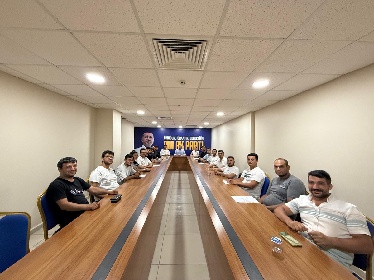 silivriakgenc's tweet photo. Haftalık olağan yönetim kurulu toplantımızı İlçe Başkanımız Utku KAPUCU'nun riyasetinde gerçekleştirdik.
Aldığımız kararlar hayırlara vesile olsun https://t.co/ZsmoSdPrTL
