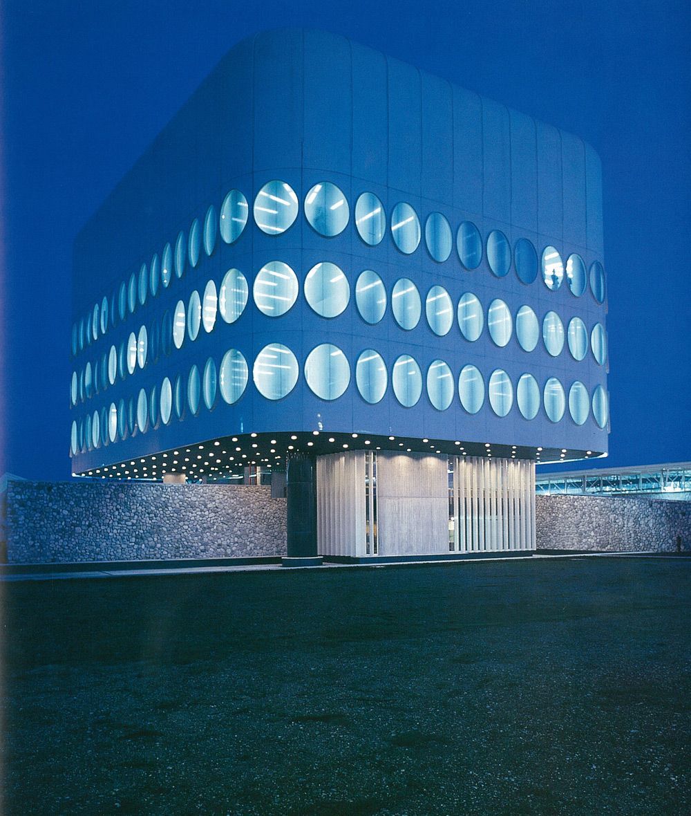 Snaidero Headquarters, Angelo Mangiarotti, 1975. 
#architecture #archinerds