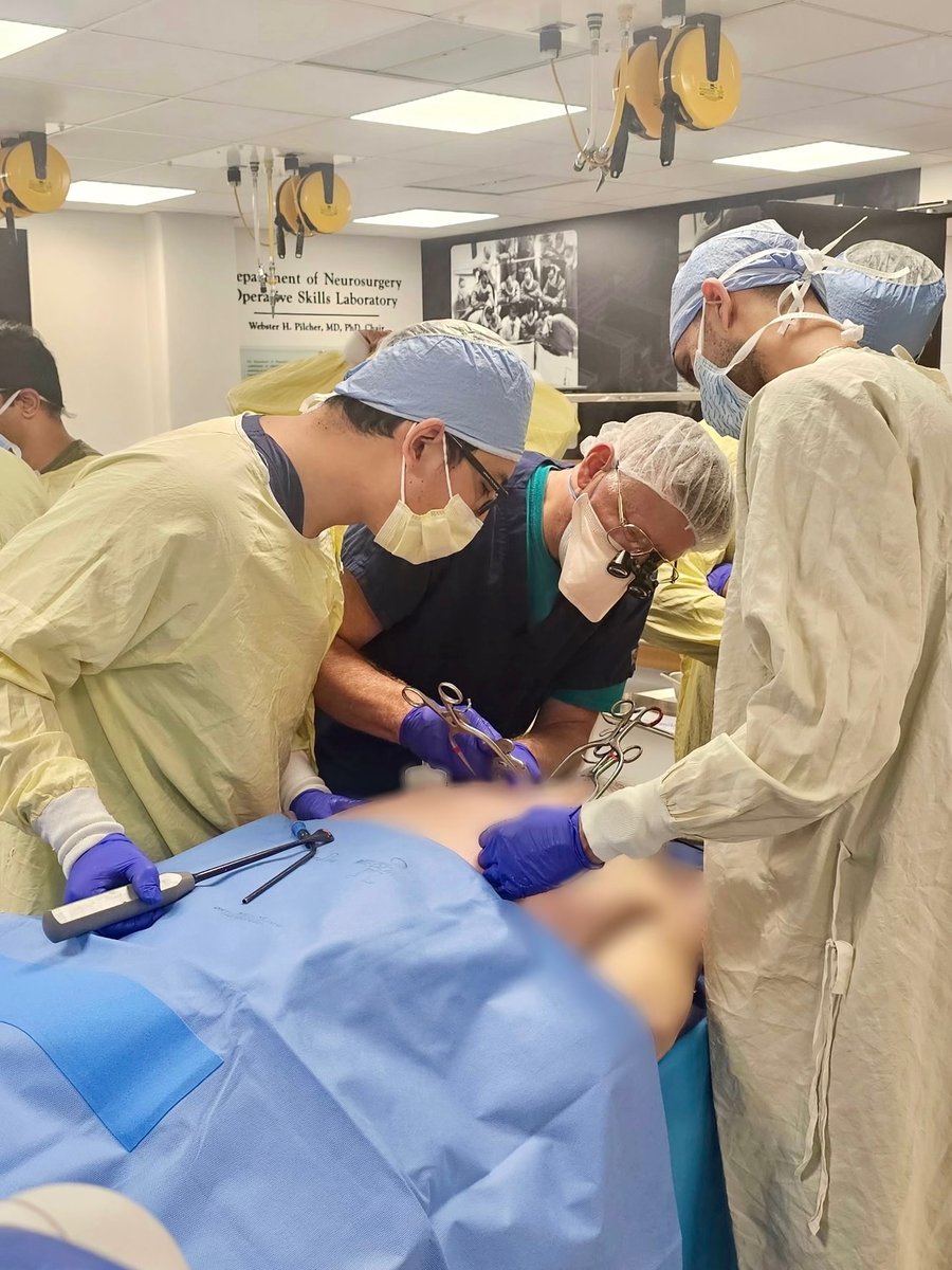 URNeurosurgery's tweet image. Hands on learning in action!
Our residents and medical students practiced cervical foraminotomies and laminoplasties during a recent skills lab, guided by Dr. Howard Silberstein 🧠🔧
#Neurosurgery #NeuroTwitter #MedEd #MedX #Residency