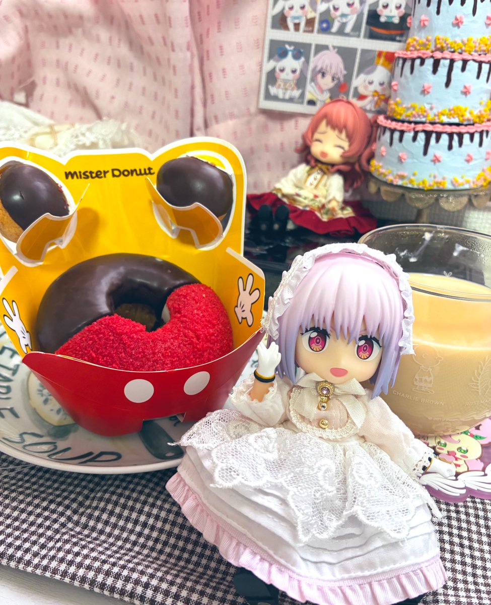 おはようございます(*^o^*)
本日は夕方に発送、それまでに仕上げやお仕事を頑張ります٩(๑´3｀๑)۶
アカネくんの頭に飾りが無いのが気になっていたのでとりあえずでフリフリのカチューシャを作ってあげたらめちゃくちゃ似合ってて可愛さ倍増です。
糖分と可愛いを摂取して頑張ります٩(ˊᗜˋ*)و