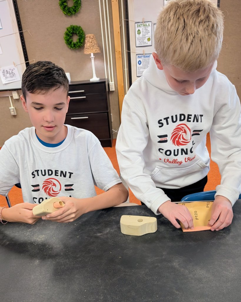 DavisSchools's tweet image. Before the school year ended, Valley View Elementary’s Student Council sanded and oiled 100 wooden toy cars for Tiny Tim's Foundation for Kids, a nonprofit that has delivered more than 1.7 million handmade cars to children in more than 110 countries.

#Every1DSD #ValleyView