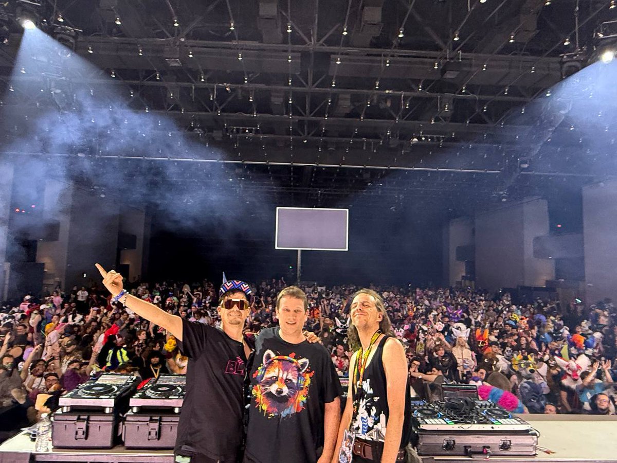 RAVE🔜FWA tweet media