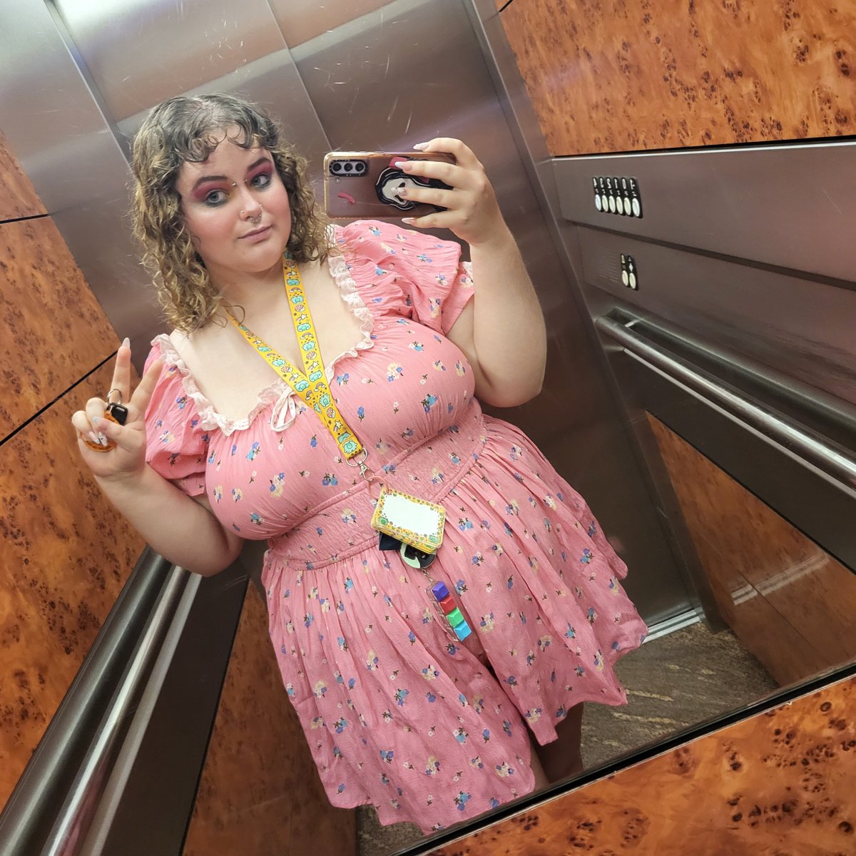 PurebredPet_'s tweet photo. I'm struggling a lot this month so i'll be taking customs the rest of this week! Message me on here or OF 🥰

#sellingcontent #buyingcontent #nsfwtwt https://t.co/VNeFVrbfaM