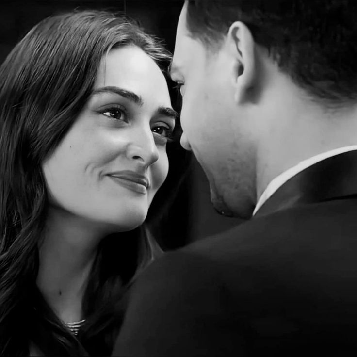 *أريد أن أقول لكِي الكثير ، أريد أن أقول أنني أحببتُك أكثر من أي شيء و فضلتُك على كل شيء، و أن في داخلي أشياء كثيرة تفوق الوصف أشياء كثيرة تضج بالأنتماء إليك و الرغبة بك و أنه مهما حدث لن أُبالي بالعالم كُلّه لطالما كان وجوديك هو الأهم من كل شيء