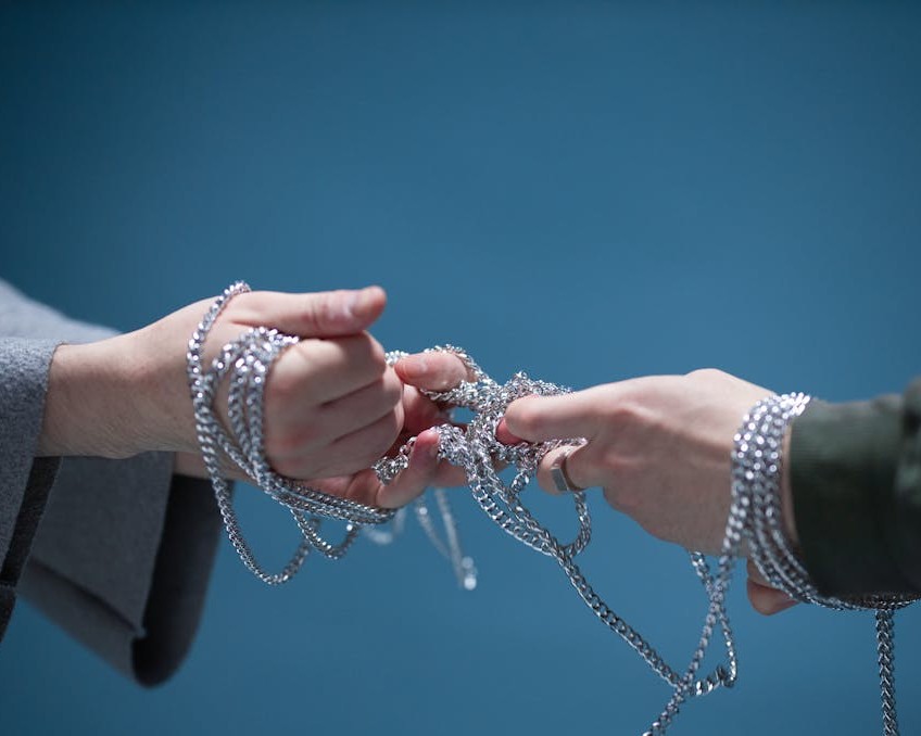 Time is a slow but stubborn destroyer.
There are memories, friendships, and loves 
it can harm...
Repeat my name as many times 
as I repeat yours,
so that no wind can break 
our silver yarn.
#micropoetry (<a href="/SalidaSol/">Lluvia de Verano</a>)
#time #name